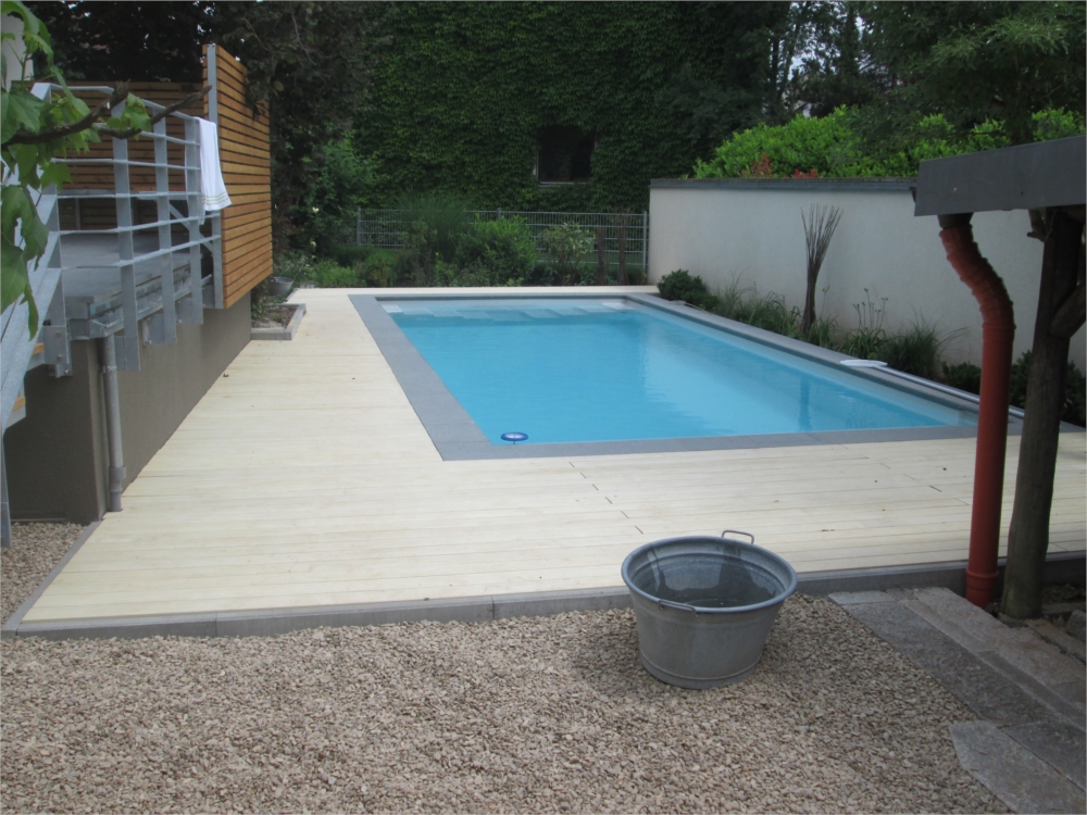 Poolumrandung